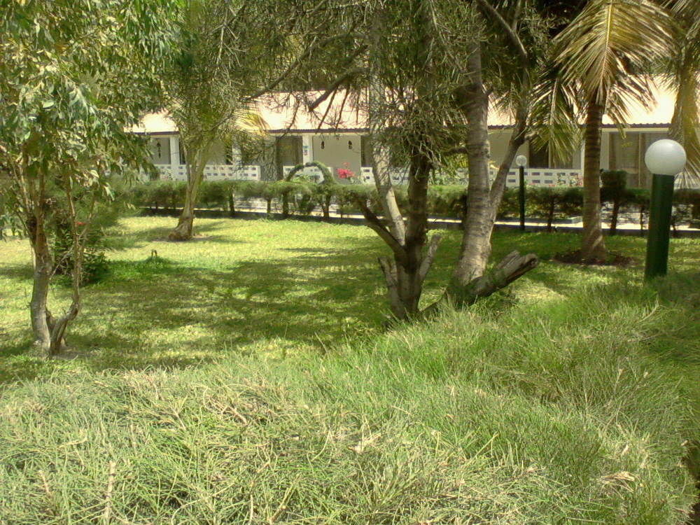 Holiday Beach Club Kololi Buitenkant foto